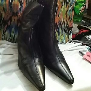 I miss black boots. Size 10